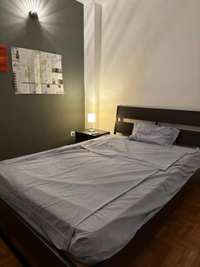 Room In apartment next to Victoria square